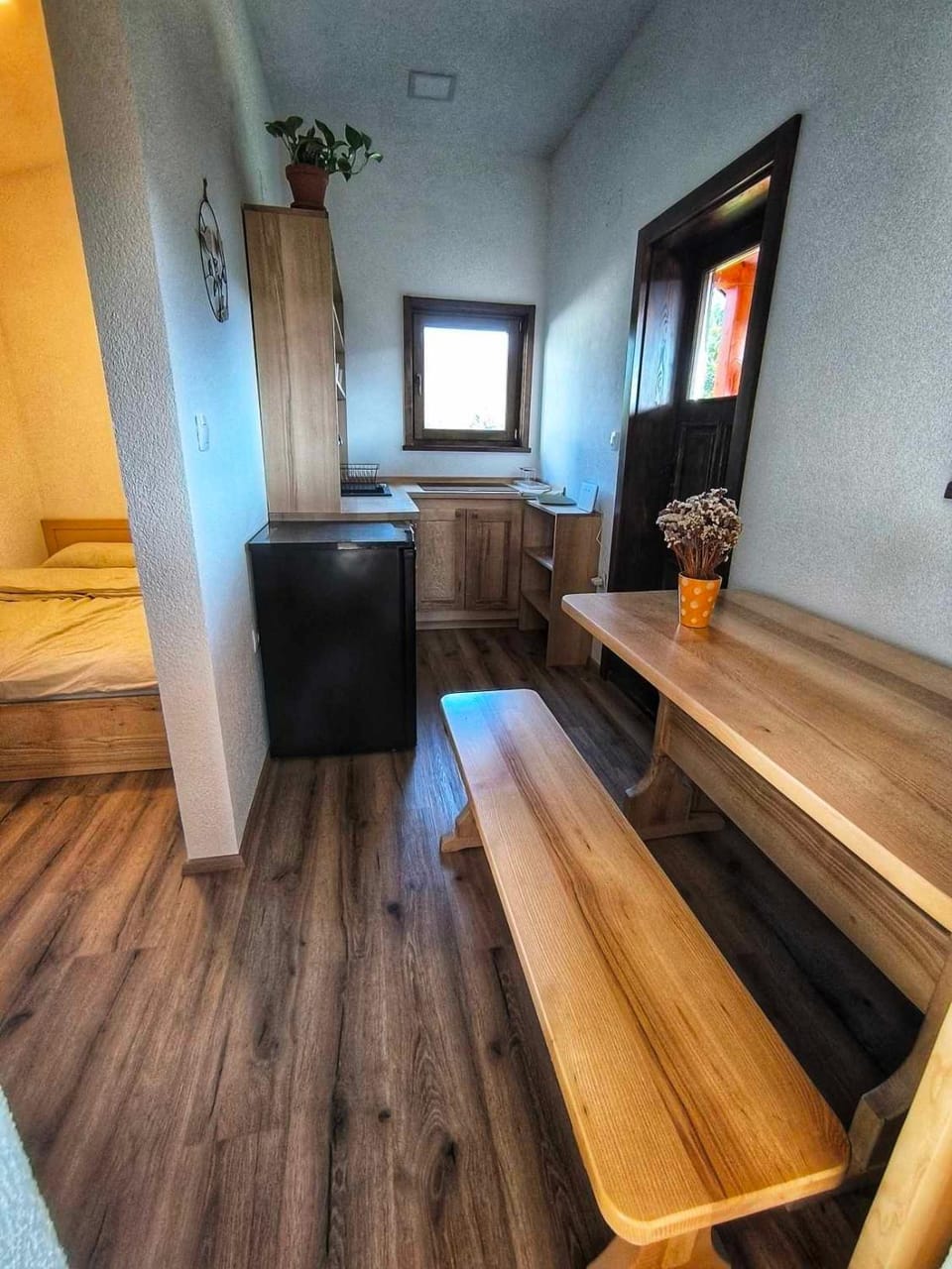 Kitchen or kitchenette, Seating area