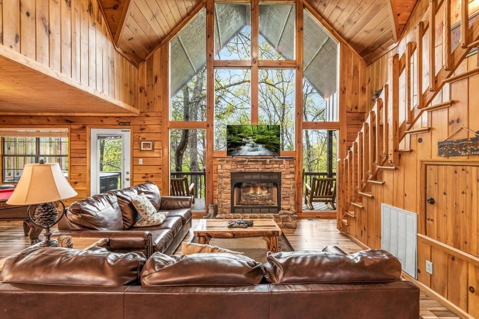 Raccoons' Rest Kick Back in the Smokies Chalet in Sevier County