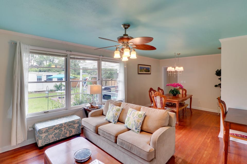 Valdosta Home: Bar, BBQ, Fire Pit + More! House in Valdosta