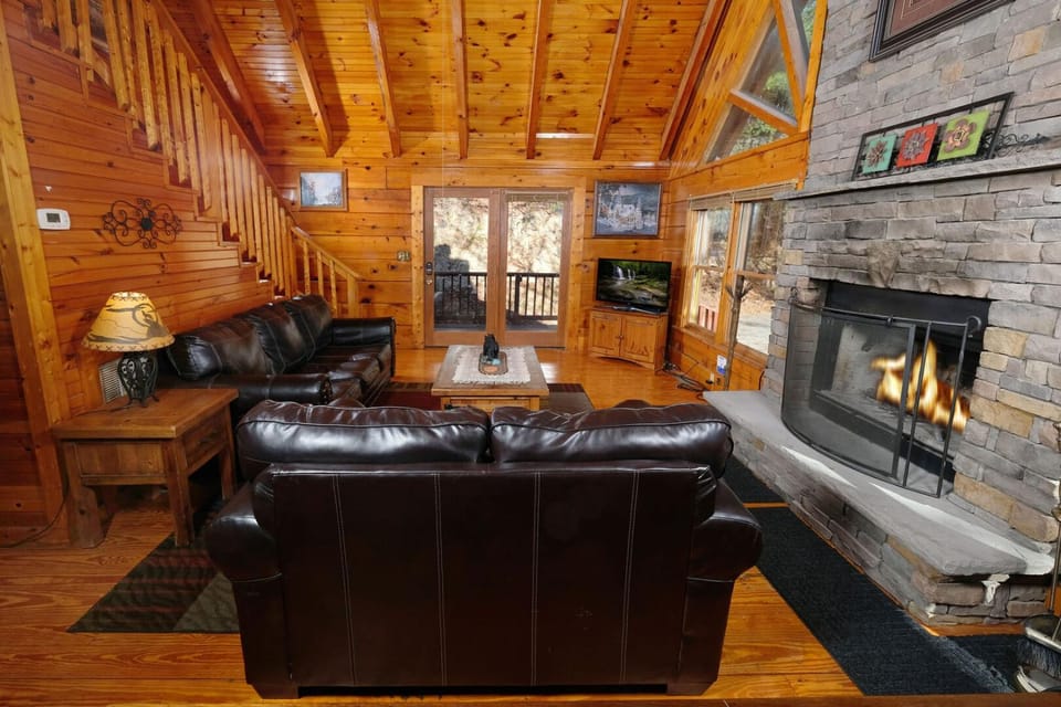 Red Fox Inn Cozy Up in the Smokies Chalet in Sevier County