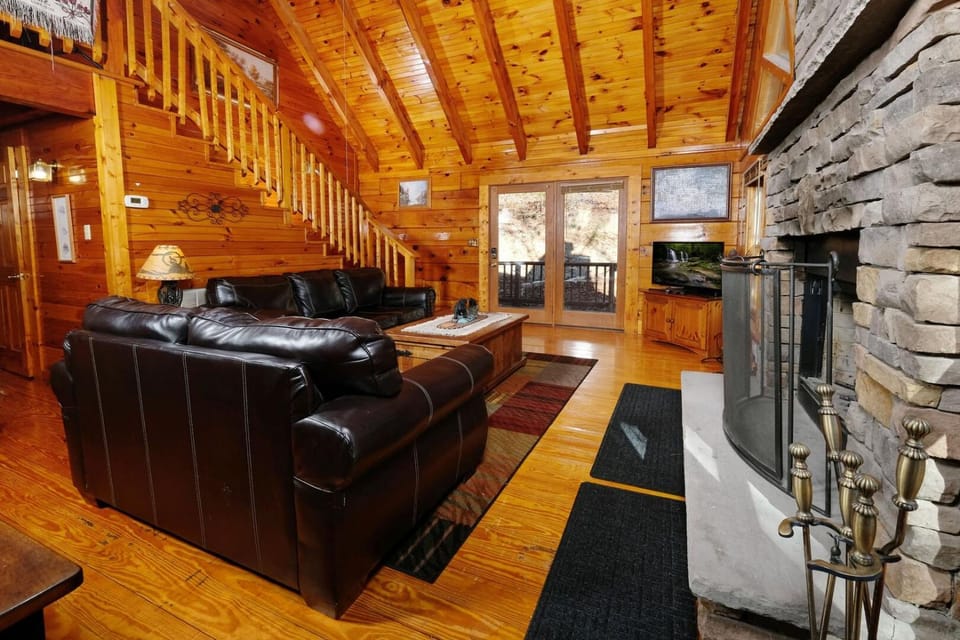 Red Fox Inn Cozy Up in the Smokies Chalet in Sevier County