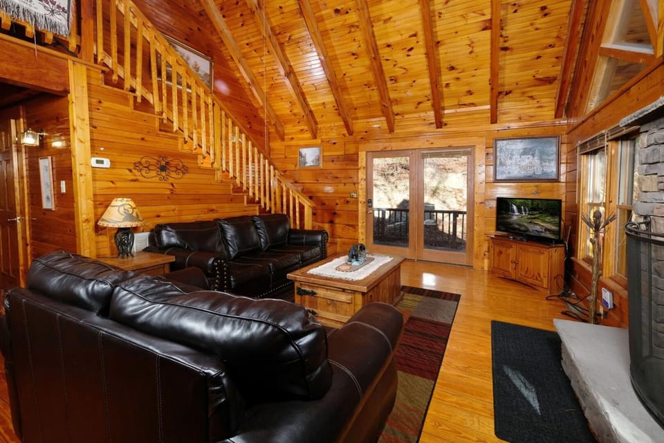 Red Fox Inn Cozy Up in the Smokies Chalet in Sevier County