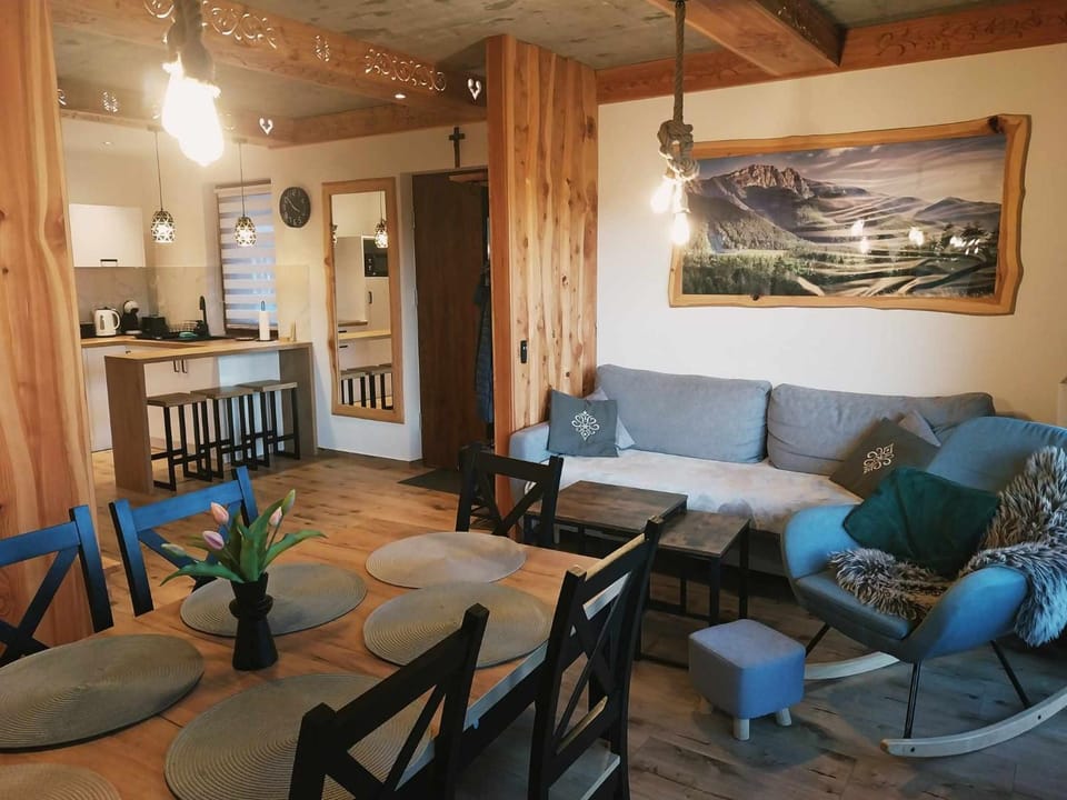 Communal lounge/ TV room, Kitchen or kitchenette, Living room, Seating area, Dining area