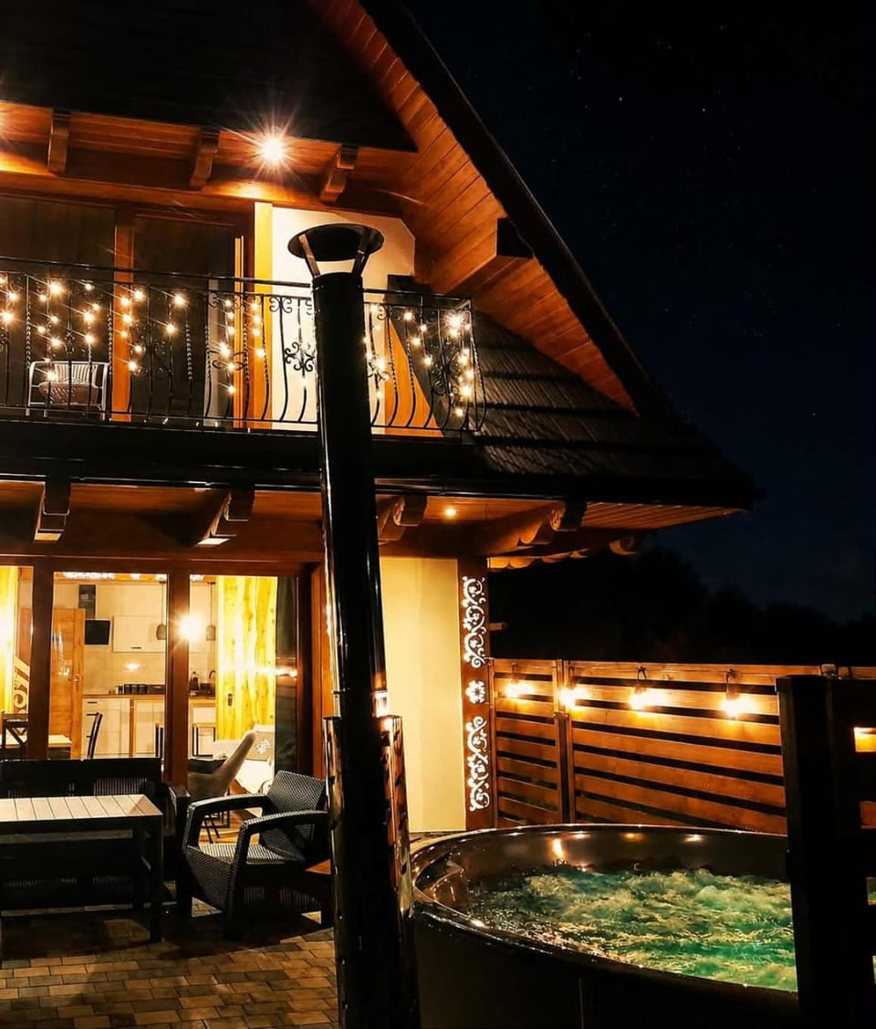 Property building, Night, Hot Tub, Balcony/Terrace