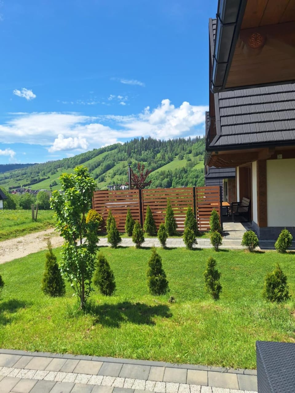 Property building, Day, Natural landscape, Garden, Garden view, Mountain view