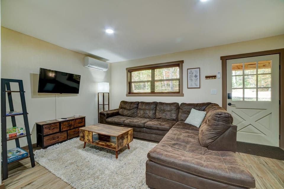 Communal lounge/ TV room, TV and multimedia, Living room