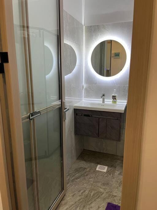 Shower, Bathroom, towels