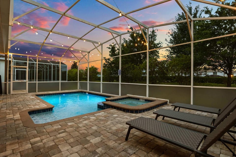 Patio, Swimming pool, sunbed