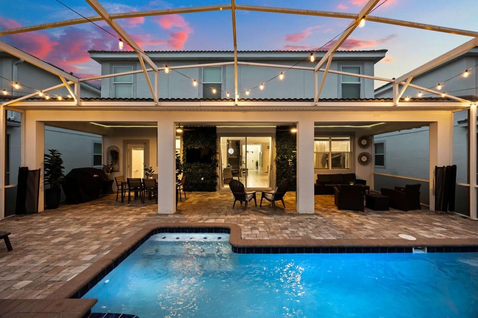 Patio, Swimming pool, sunbed