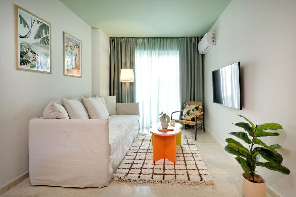 TV and multimedia, Living room, Seating area, Evening entertainment