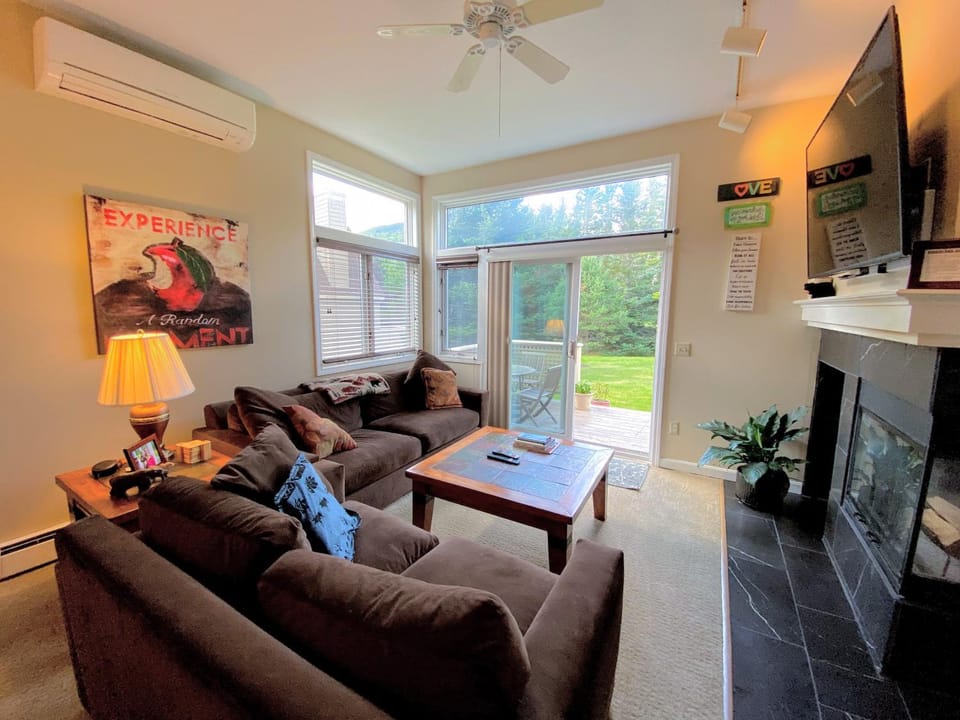 F3 Well appointed Townhome a short walk to the Mount Washington Hotel 1 minute to ski area House in Bretton Woods