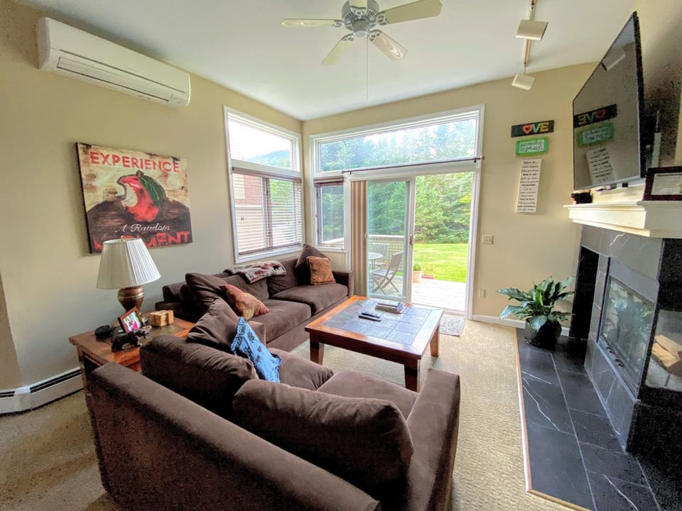 F3 Well appointed Townhome a short walk to the Mount Washington Hotel 1 minute to ski area House in Bretton Woods