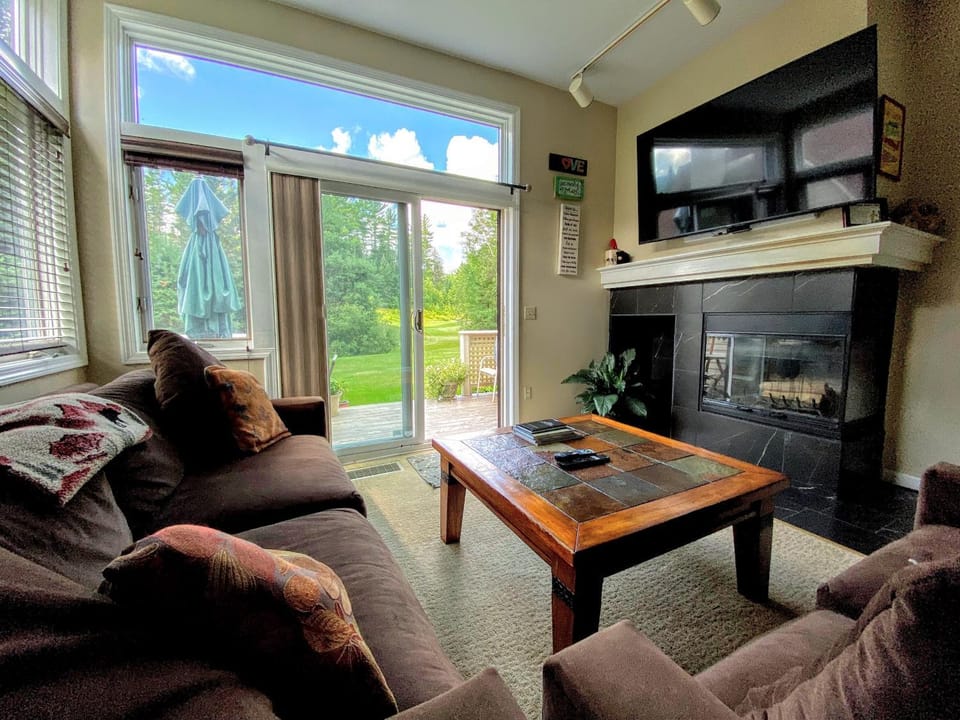 F3 Well appointed Townhome a short walk to the Mount Washington Hotel 1 minute to ski area House in Bretton Woods