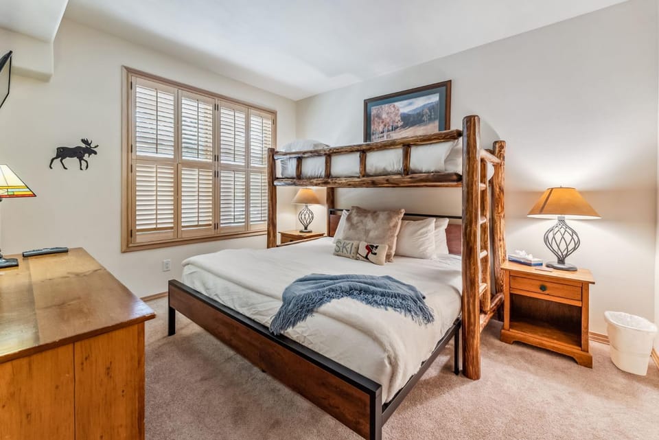Mountain Escape Hot Tub + Walk to Town House in Breckenridge