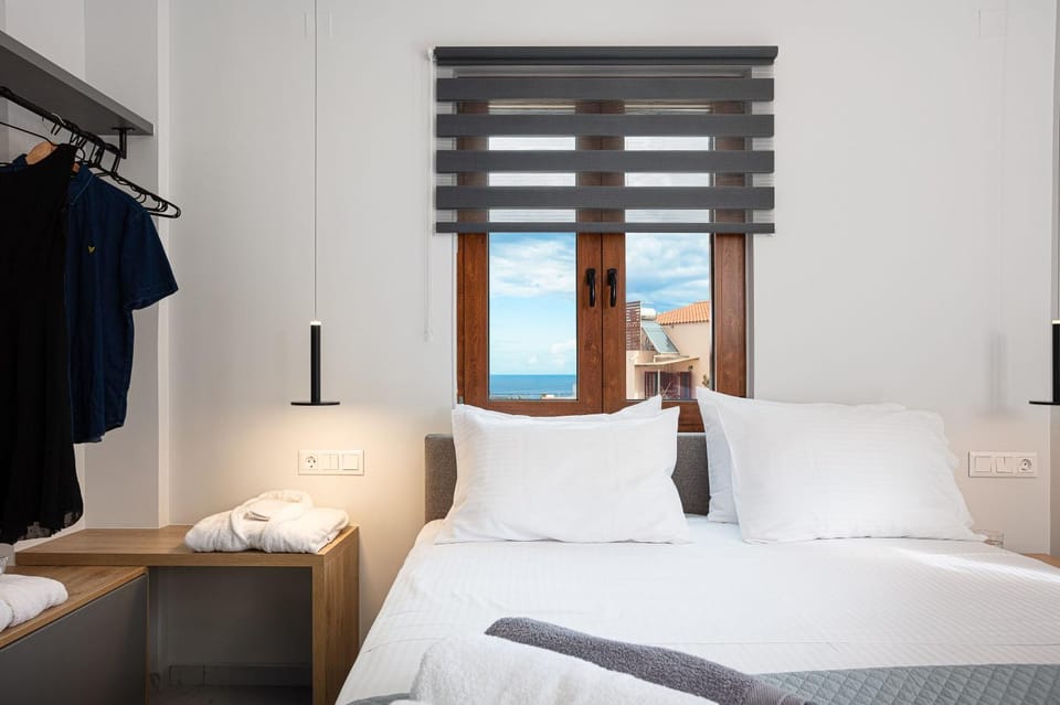 Photo of the whole room, Bedroom, Sea view, wardrobe