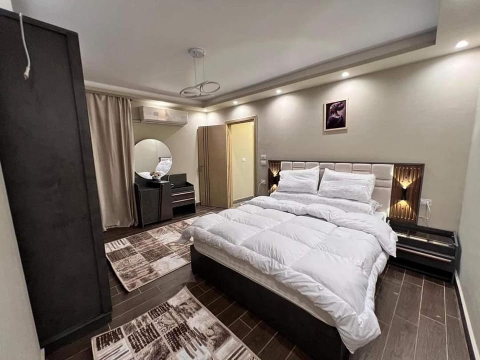 شقة لقطة للايجار المفروش في الدقي بموقع مميز جدا Apartment in Egypt
