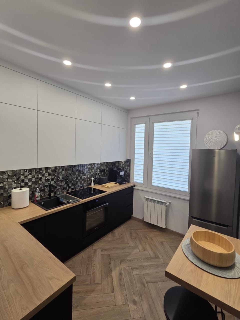 Coffee/tea facilities, Kitchen or kitchenette, oven, stove, kitchen