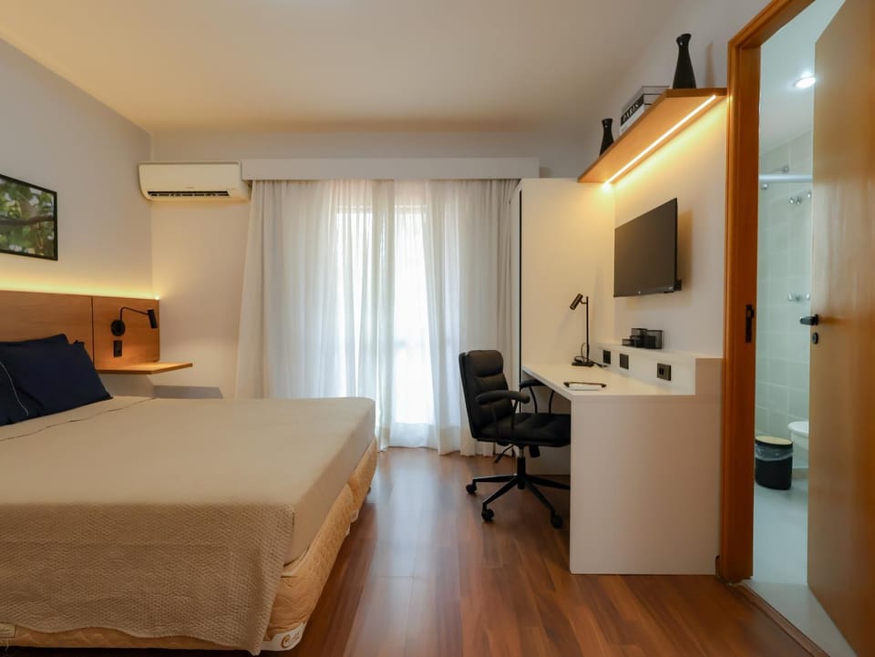 Bed, TV and multimedia, Bedroom, air conditioner