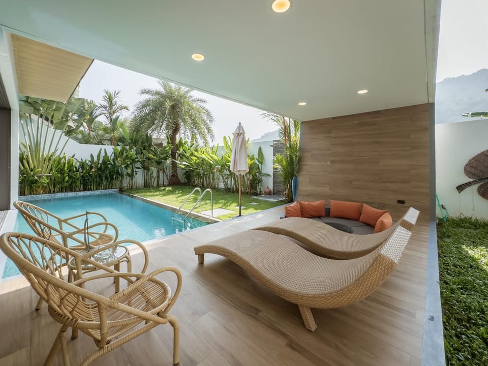 Swimming pool, Swimming pool