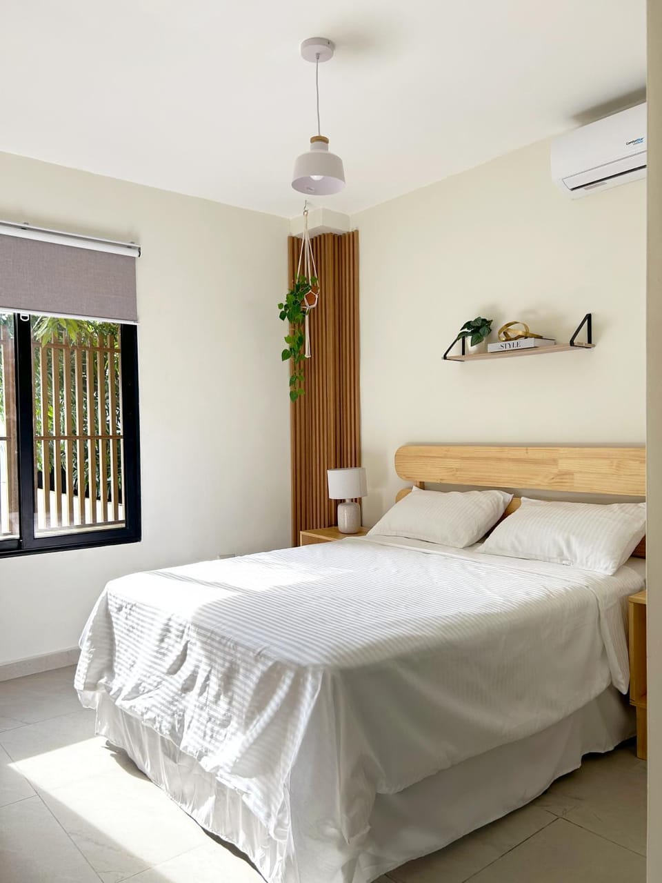 Bed, Photo of the whole room