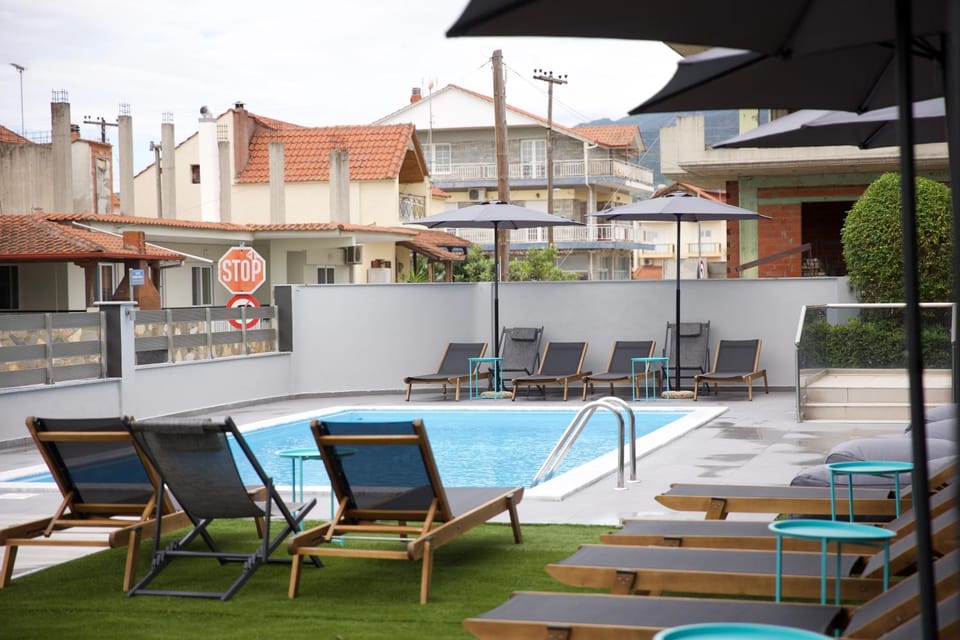 Swimming pool, sunbed