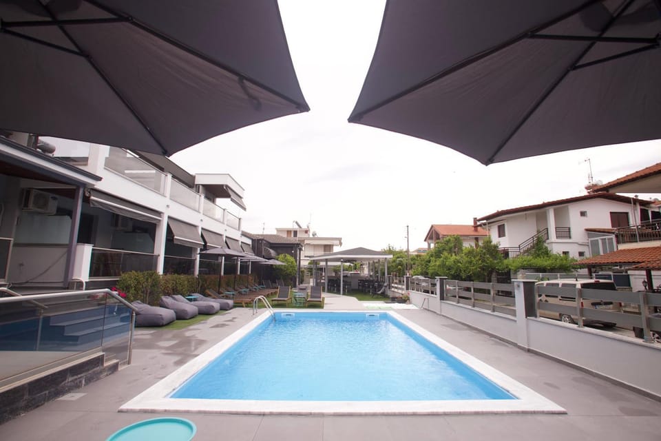 Swimming pool, sunbed