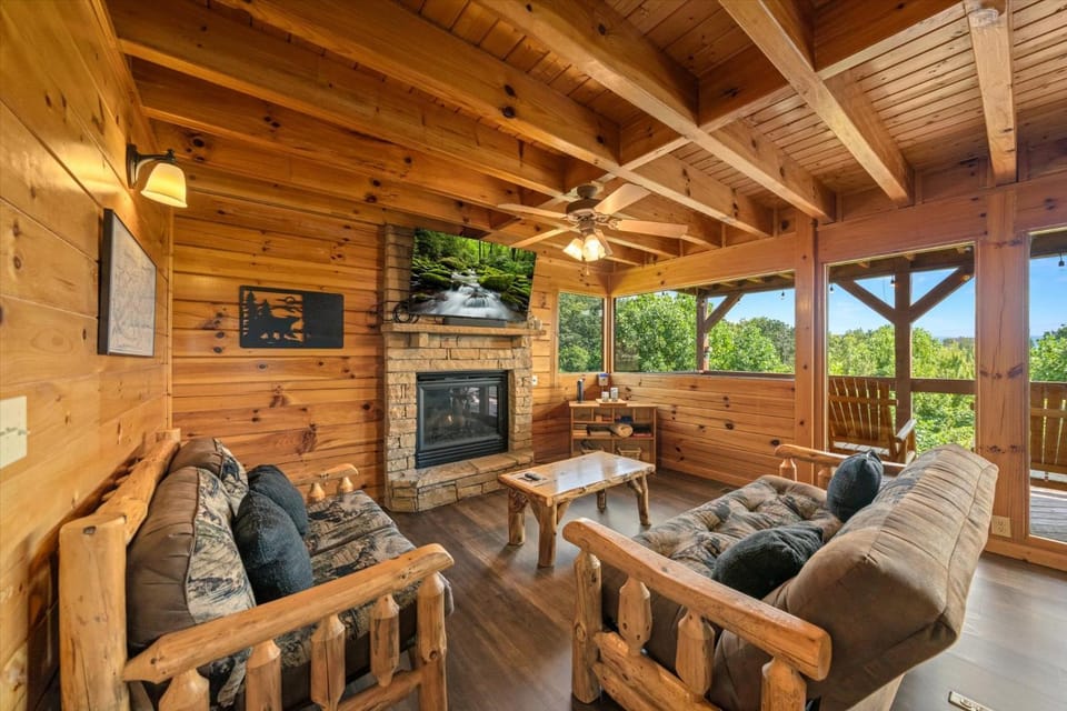 Rocky Top Retreat Your Peak of Mountain Comfort Chalet in Pigeon Forge