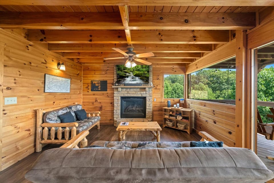 Rocky Top Retreat Your Peak of Mountain Comfort Chalet in Pigeon Forge