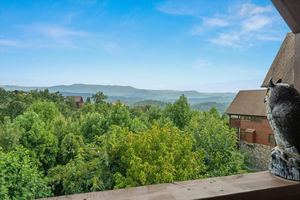 Rocky Top Retreat Your Peak of Mountain Comfort Chalet in Pigeon Forge