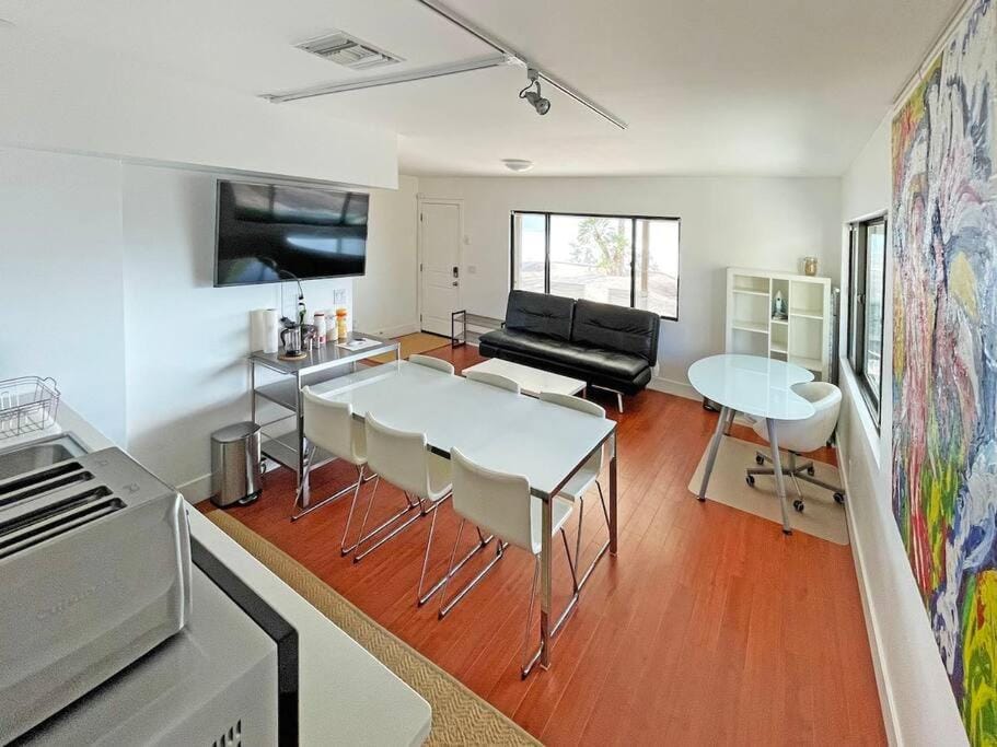Living room, Dining area
