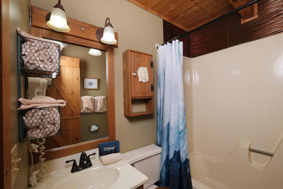 Heaven in the Pines By Colonial Properties House in Pigeon Forge