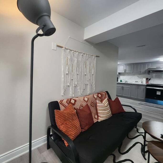 Cozy Hideaway Apartment in Welland