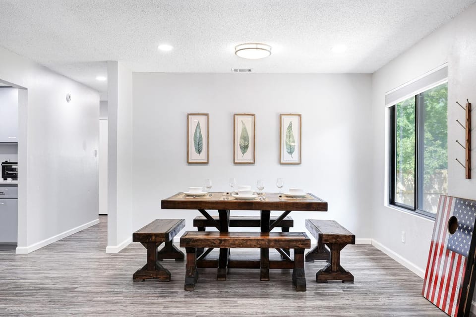 Austin Retreat BBQ Yard Office WiFi Games Pets House in South Congress