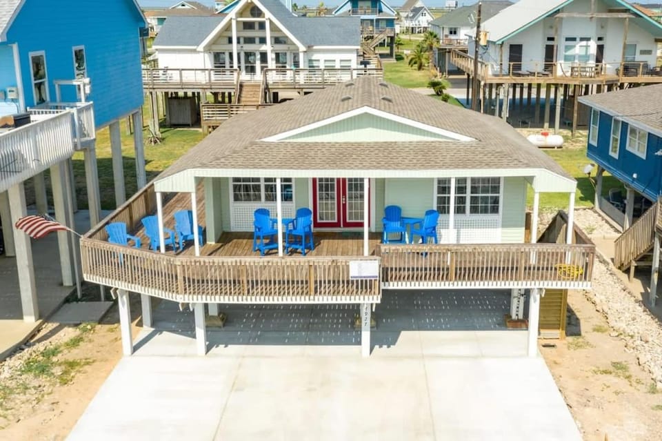 Waterfront Retreat - About the View, Homes 4 You! House in Alvin