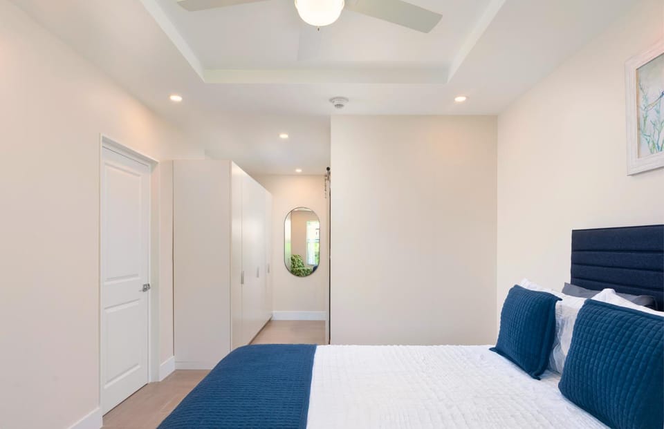 Walk to Mullins Beach Ground Floor Pool Fast WiFi Apartment in Barbados