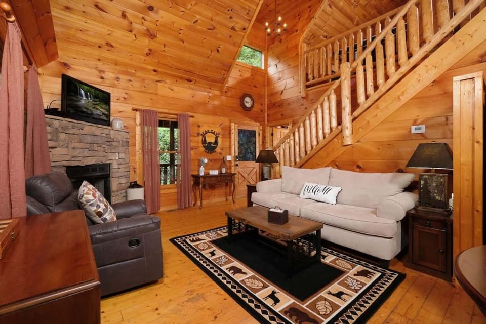 Bear Cave Hibernate in the Smokies Chalet in Gatlinburg