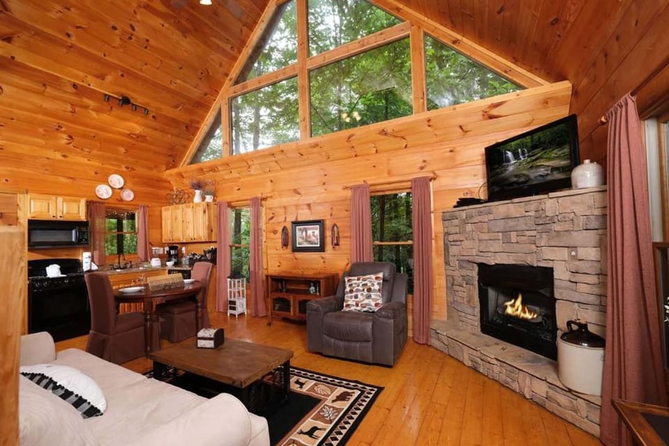 Bear Cave Hibernate in the Smokies Chalet in Gatlinburg