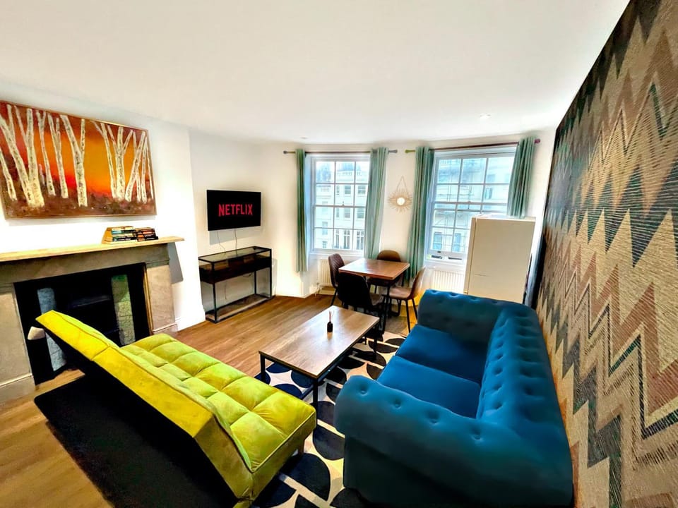 TV and multimedia, Living room, Dining area, fireplace
