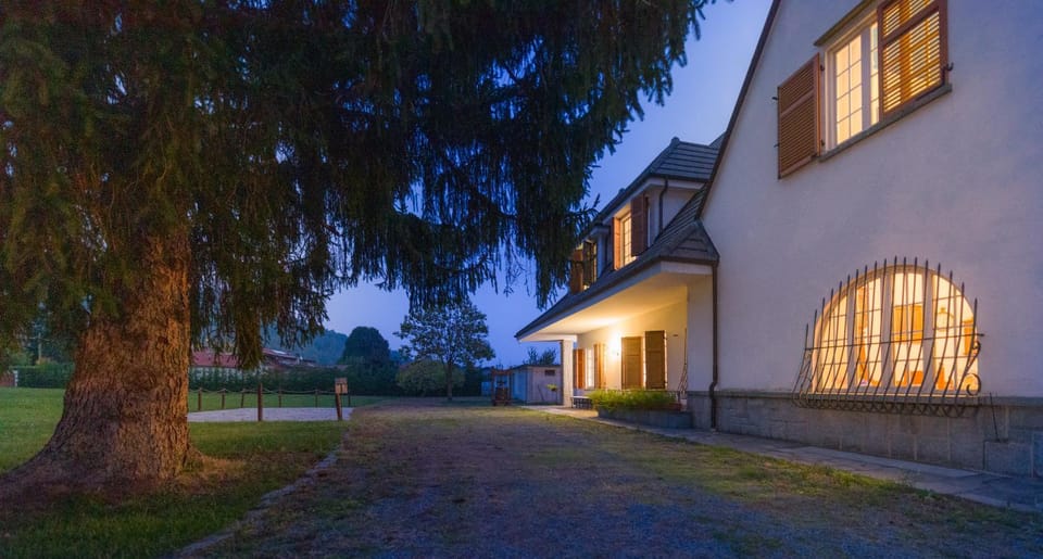 Property building, Garden, Parking
