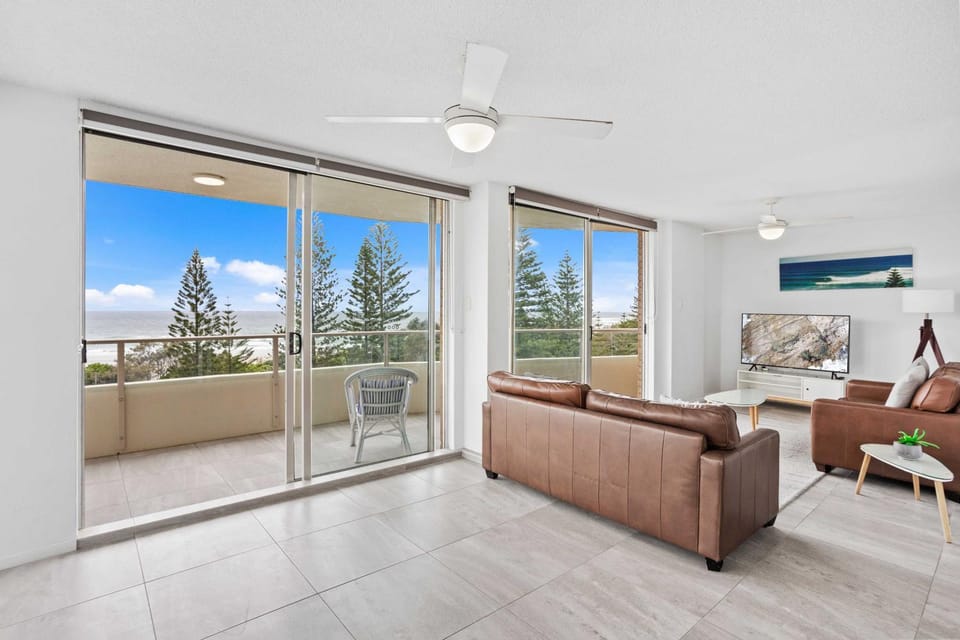 Patio, Day, View (from property/room), Balcony/Terrace, Living room, Seating area, Dining area