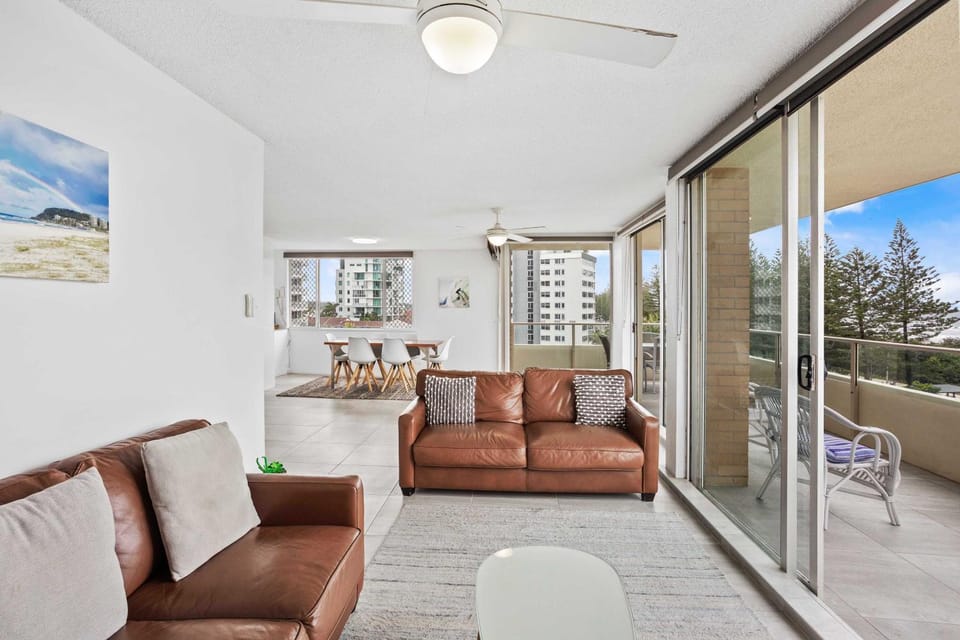 View (from property/room), Balcony/Terrace, Living room, Seating area, Dining area