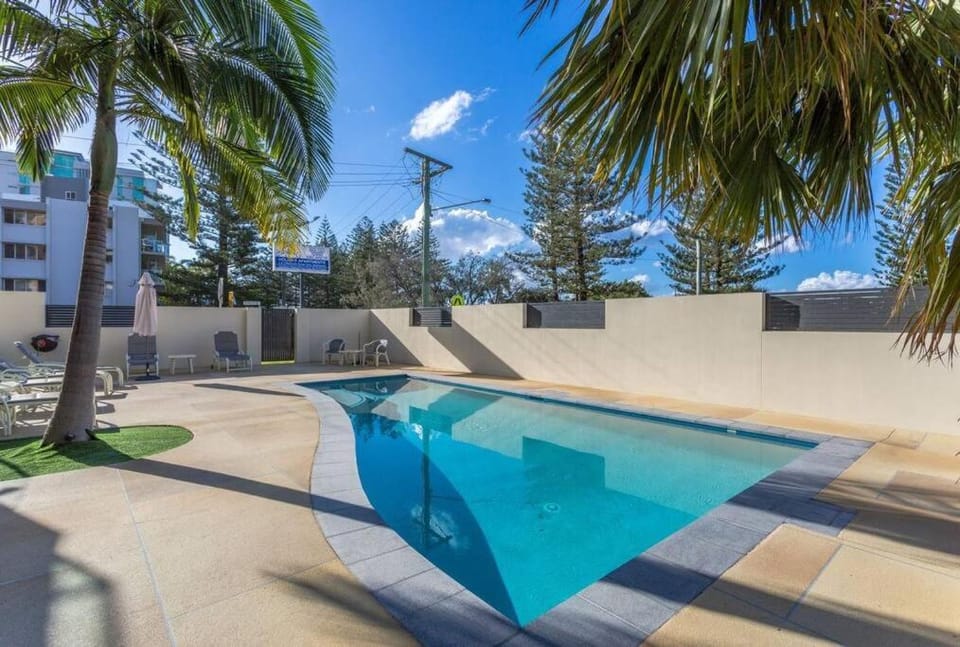 Day, Swimming pool, sunbed