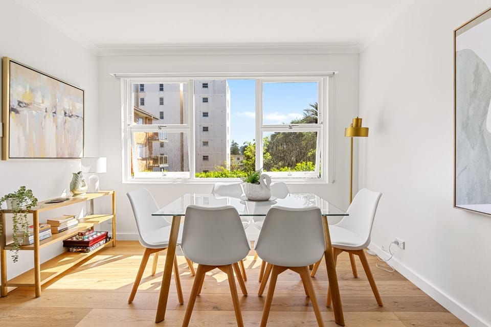Gorgeous 3-Bed Manly Pad Short Walk to the Beach Apartment in Manly