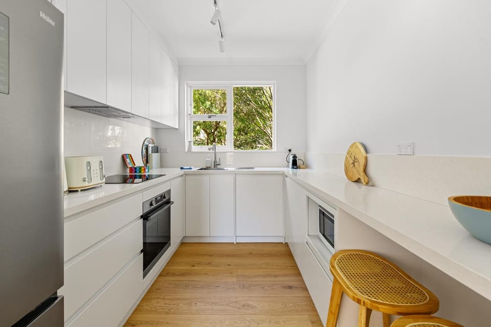Gorgeous 3-Bed Manly Pad Short Walk to the Beach Apartment in Manly