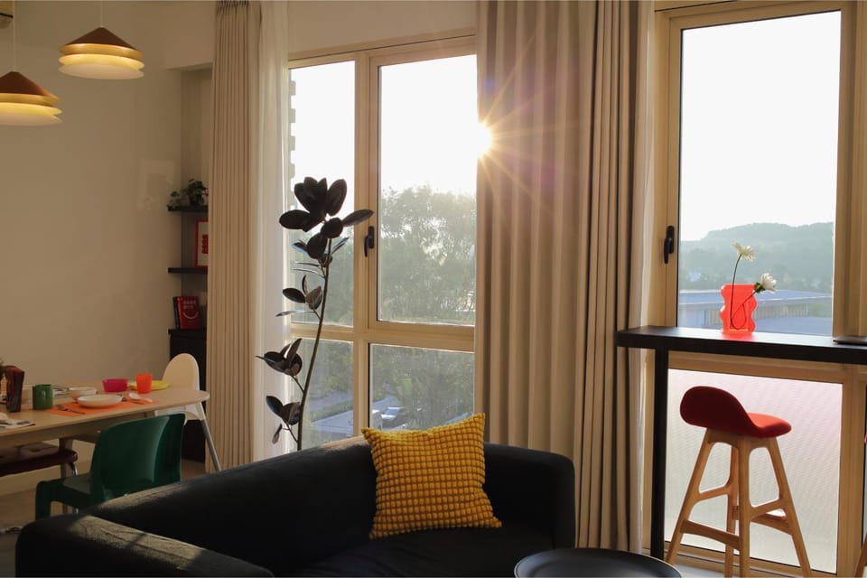 Living room, Dining area, Mountain view