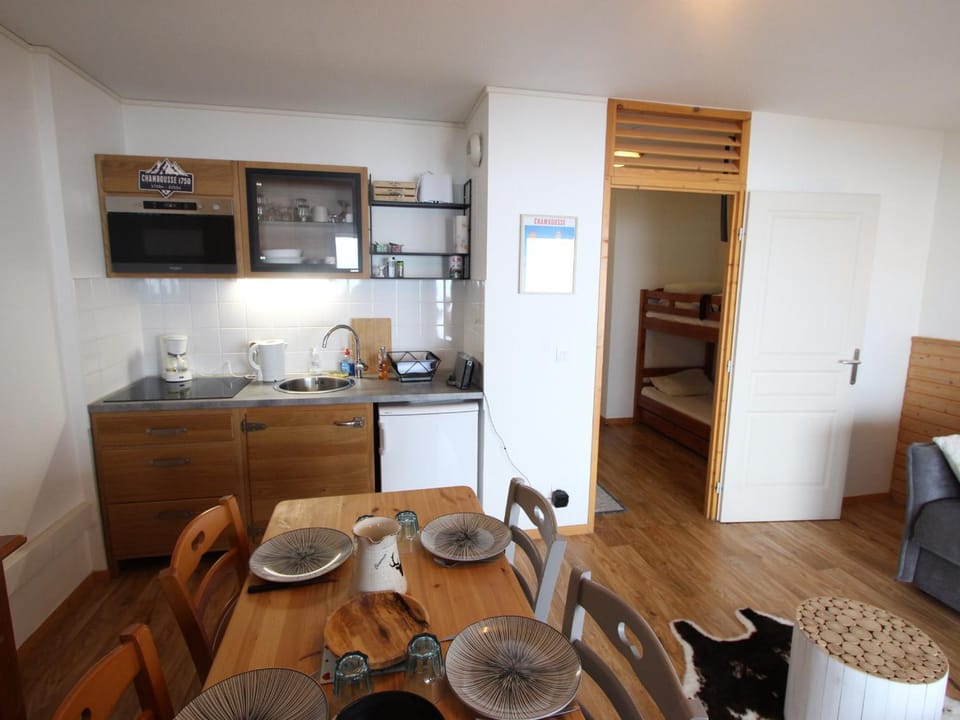 Charmant studio à Chamrousse, proche pistes et vue imprenable - FR-1-549-145 Apartment in Provence