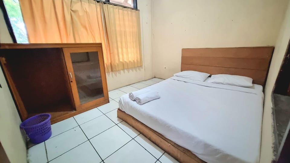 Bed, Photo of the whole room, Bedroom, towels, wardrobe
