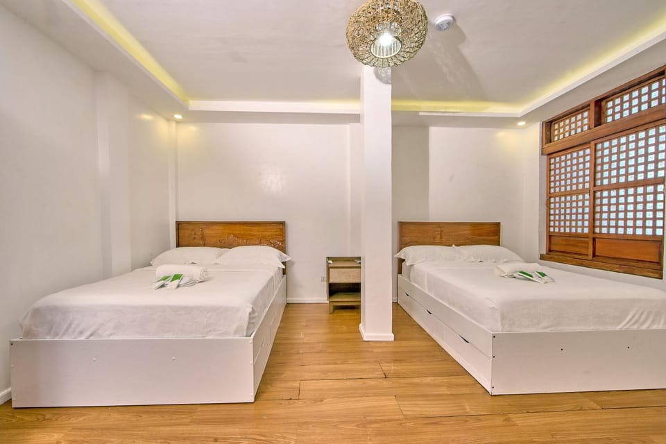 Bed, Photo of the whole room, Bedroom, air conditioner