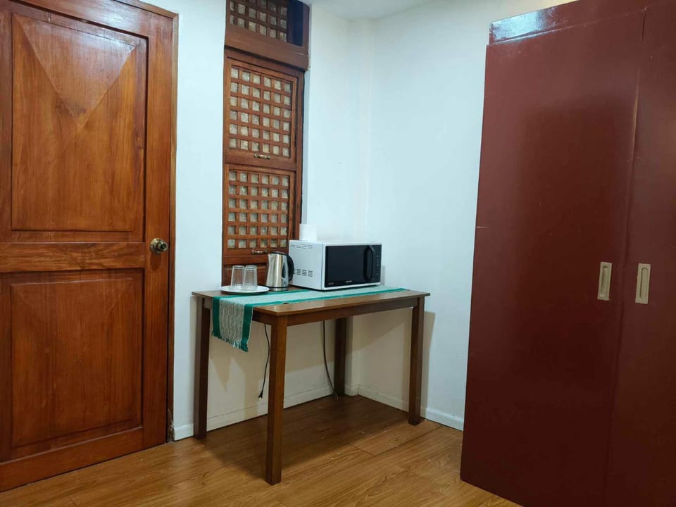 TV and multimedia, Coffee/tea facilities, microwave, wardrobe