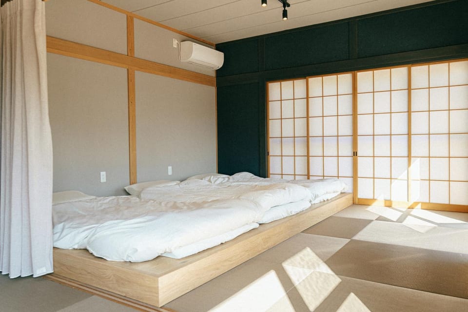 Bedroom, air conditioner